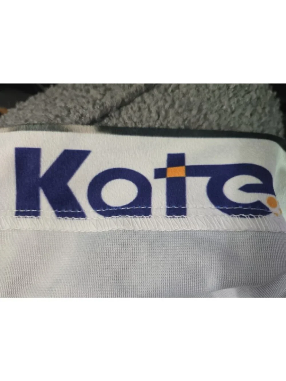 KATE backdrop white
